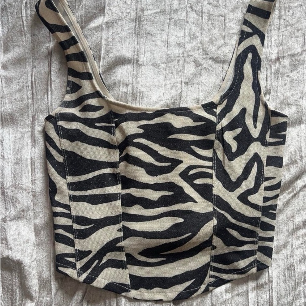 Zebra top